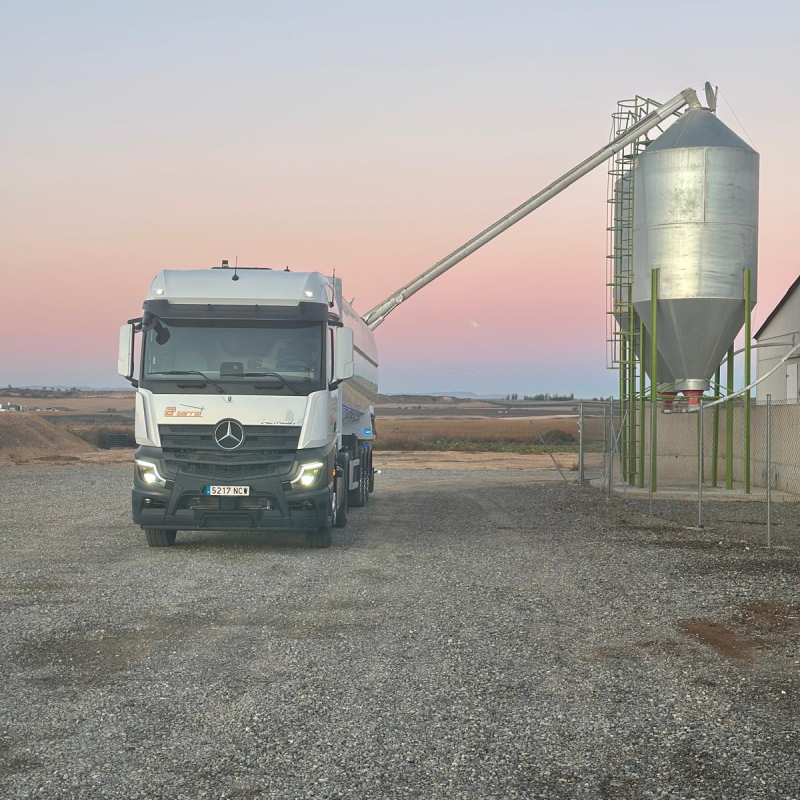 Servei de transport de pinso