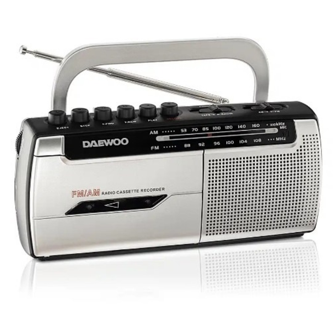 RADIO CASSETTE DAEWOO DW1107 AM/FM PLATA