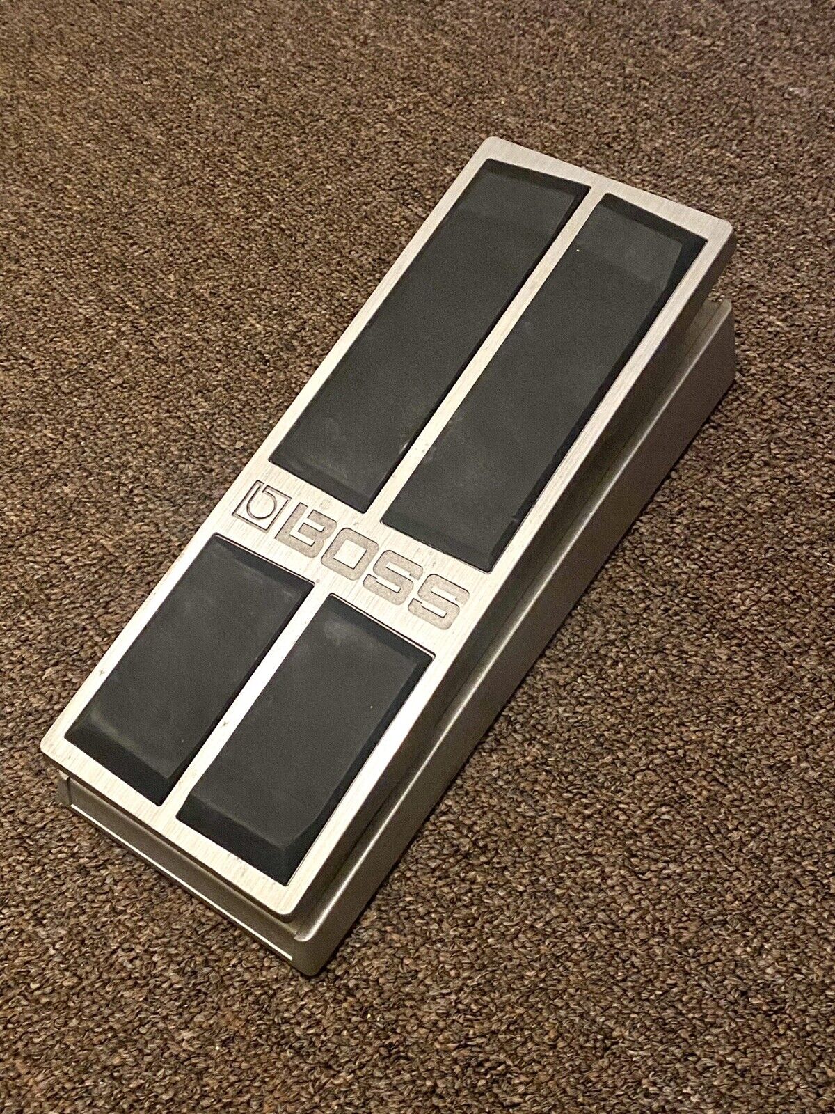 PEDAL VOLUMEN BOSS - GUITARRA-TECLADO