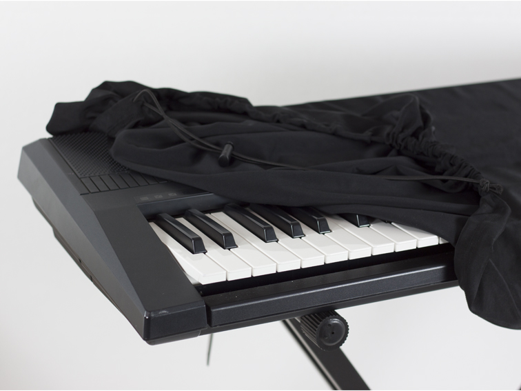 CUBRE TECLADO ELASTICO UNIVERSAL NEGRO