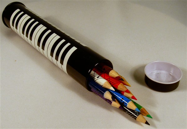 REGALO - ESTUCHE LAPICEROS DE COLORES (ESTAMPADO "TECLADO")