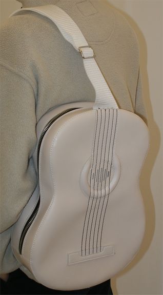 REGALO - MOCHILA CON FORMA DE GUITARRA BLANCA