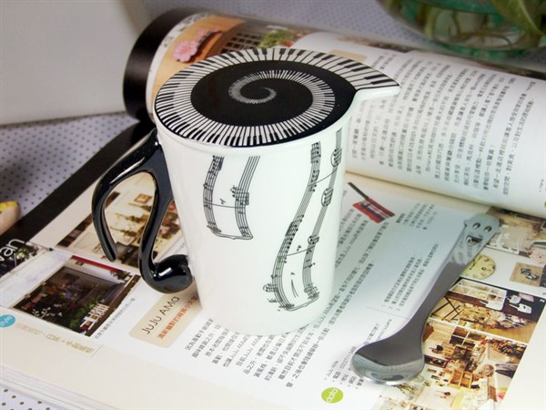 REGALO - TAZA BLANCA NOTAS MUSICALES (TAPA) *DESCATALOGADA*