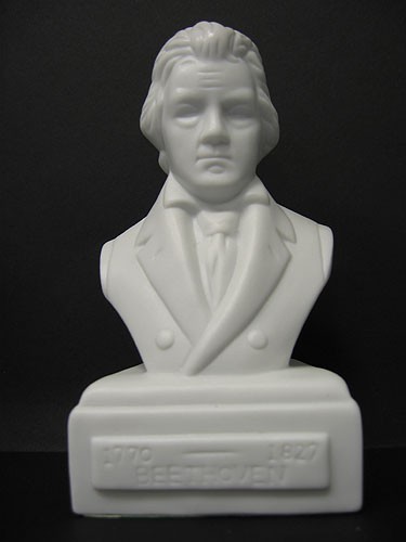 REGALO- BUSTO PORCELANA COMPOSITOR BEETHOVEN (13CM)