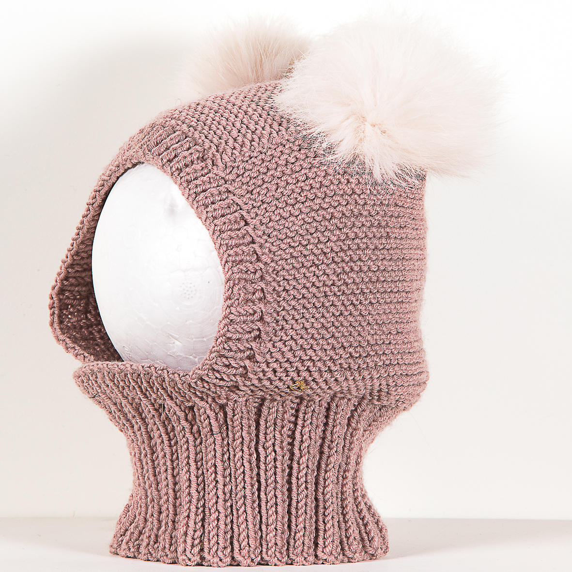 GORRO PASAMONTAÑAS MERINO CELESTE POMPON NATURAL ROSA EMPOLVADO