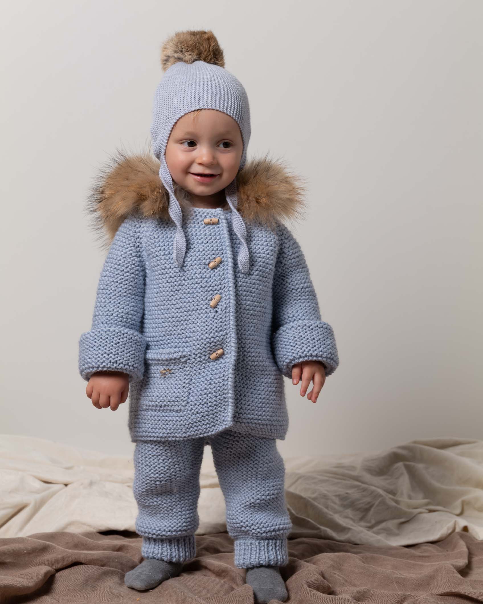 ABRIGO CAPUCHA MERINO PELO NATURAL BOLSILLOS CELESTE 3