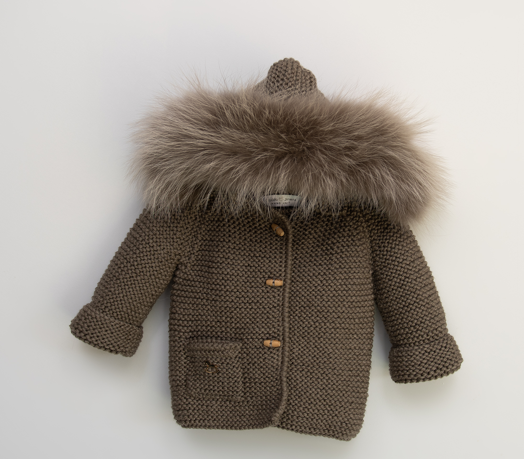 ABRIGO CAPUCHA MERINO PELO NATURAL BOLSILLOS VISON 3