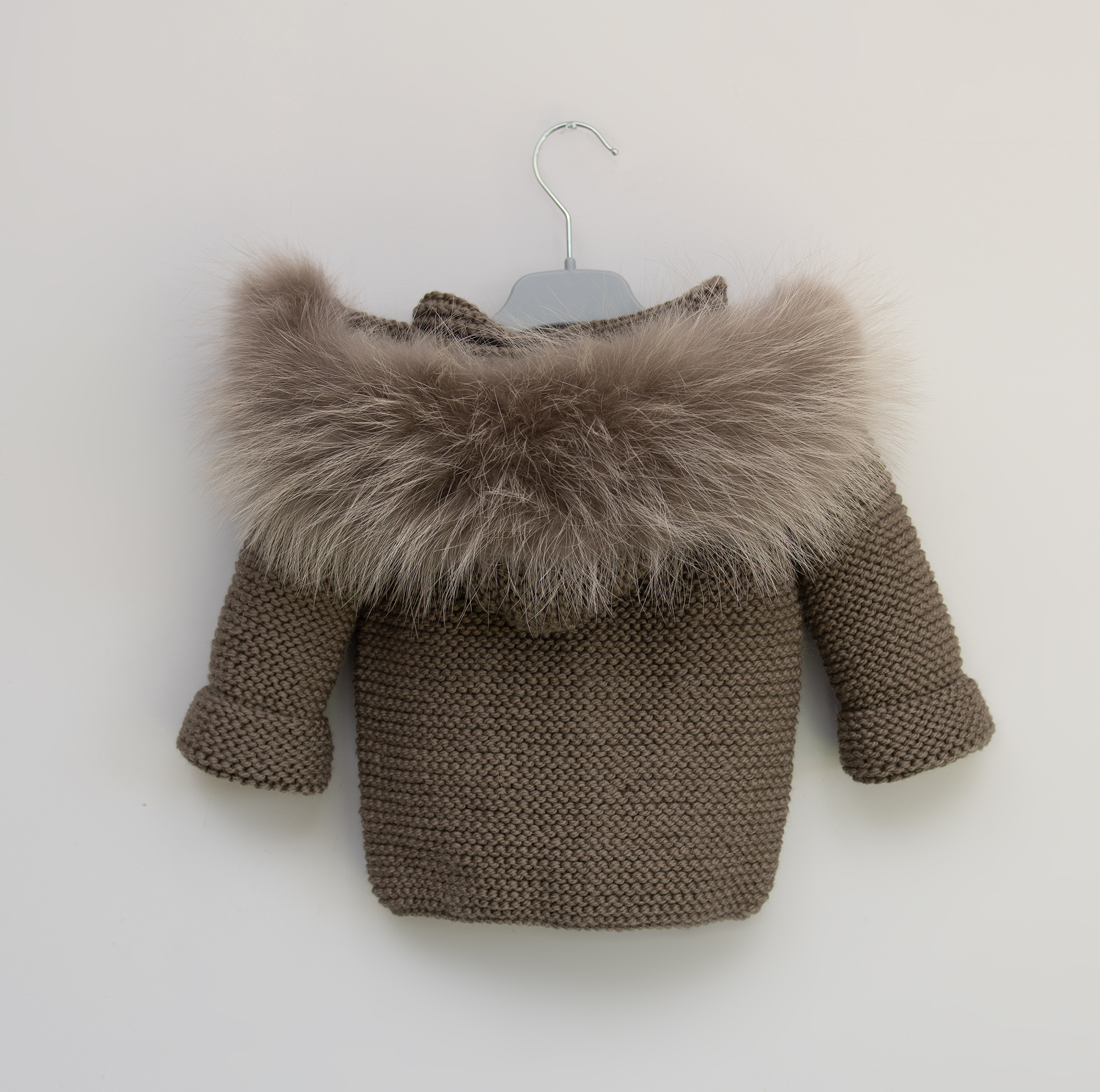 ABRIGO CAPUCHA MERINO PELO NATURAL BOLSILLOS VISON 5