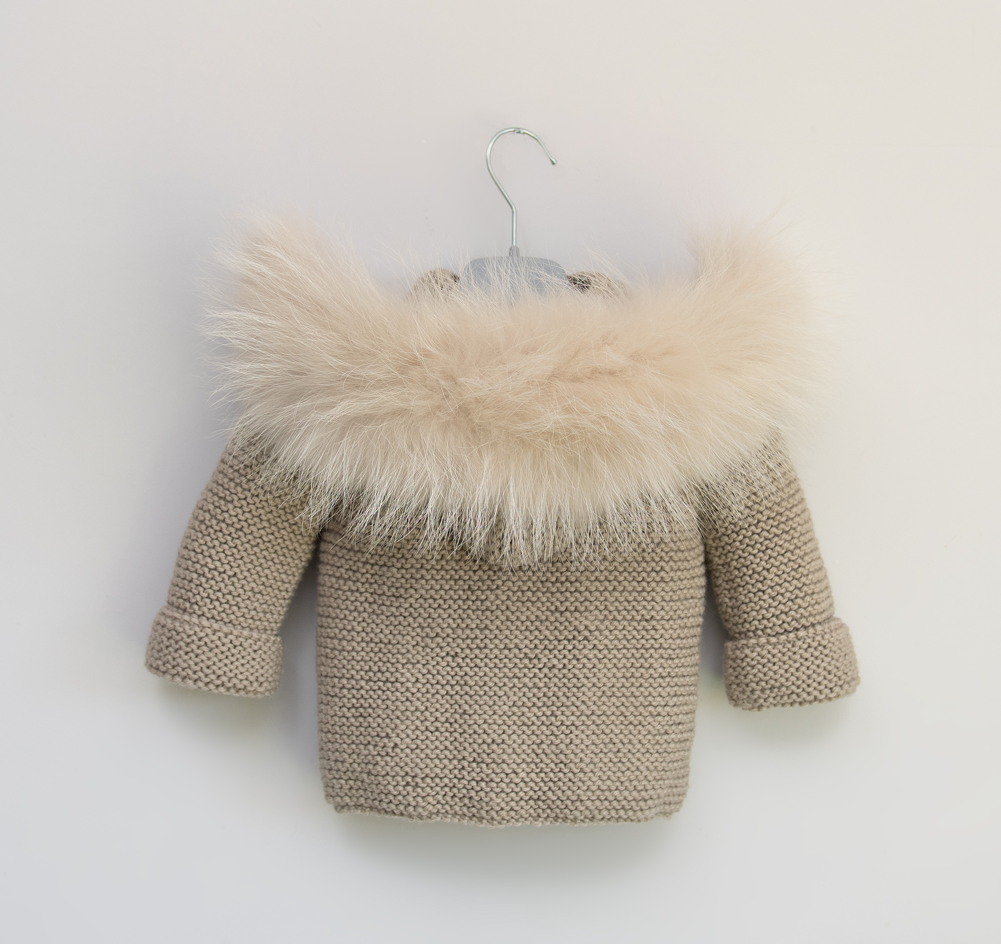 ABRIGO CAPUCHA MERINO PELO NATURAL BOLSILLOS PIEDRA 6