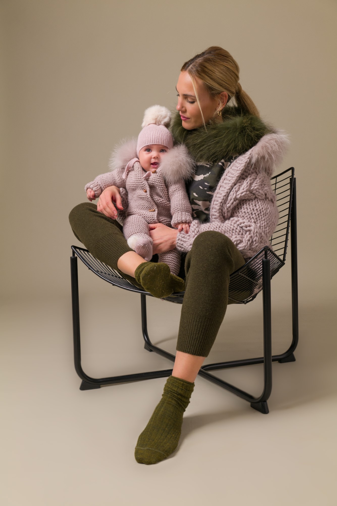 BUZO MERINO PLUS CELESTE  PELO NATURAL ROSA EMPOLVADO 3