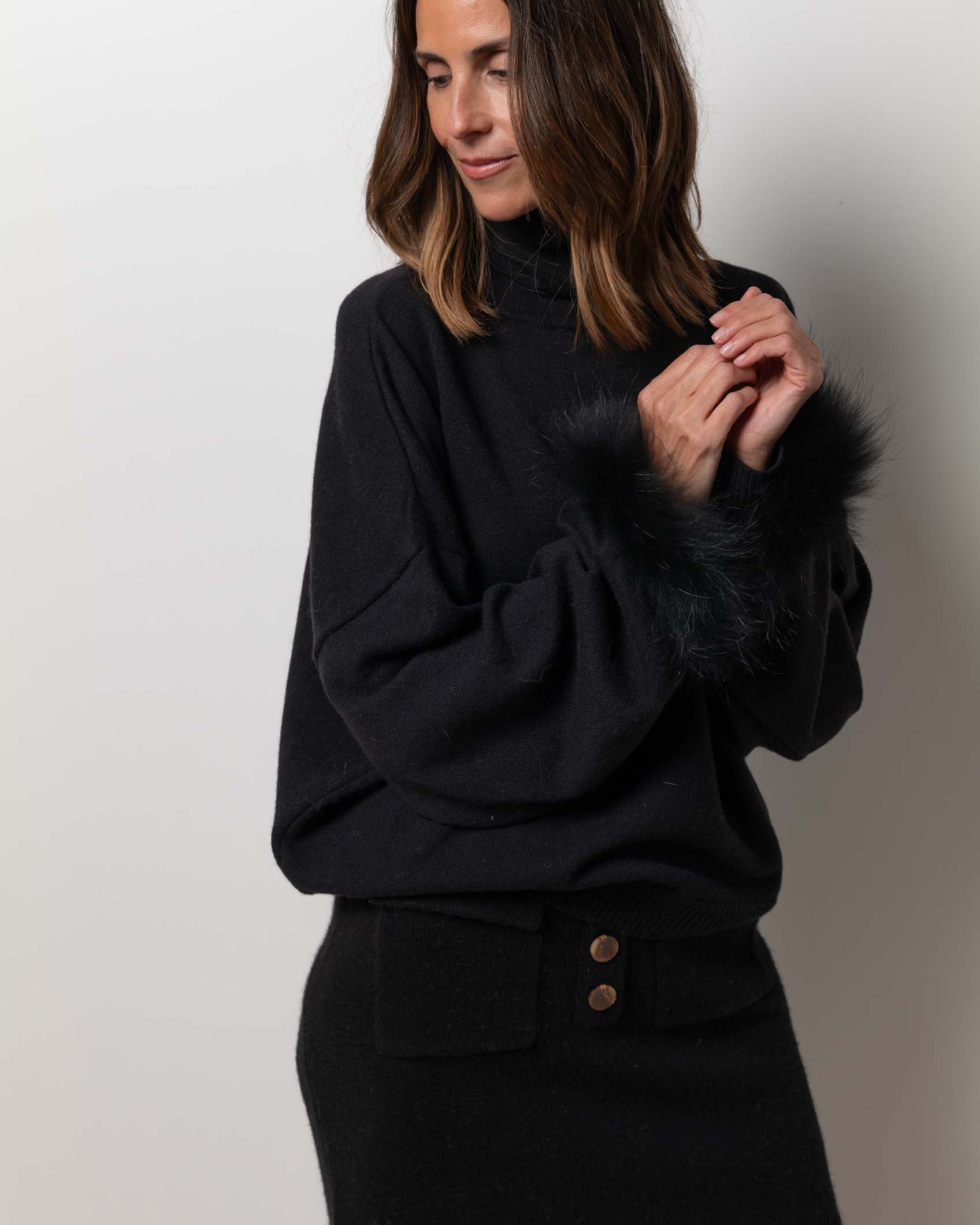 MAX JERSEY PUÑOS CASHMERE NEGRO 4