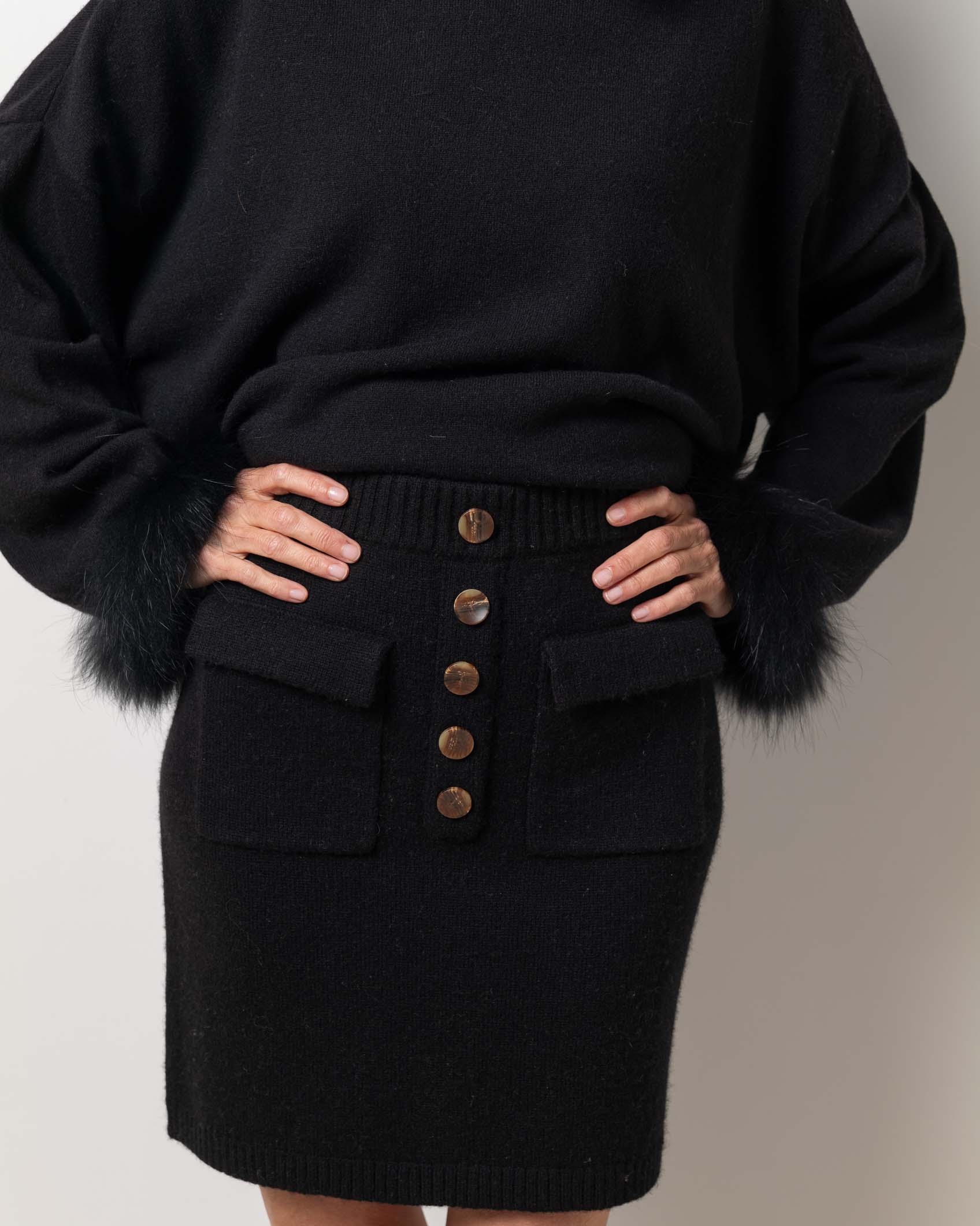 MAX JERSEY PUÑOS CASHMERE NEGRO 5