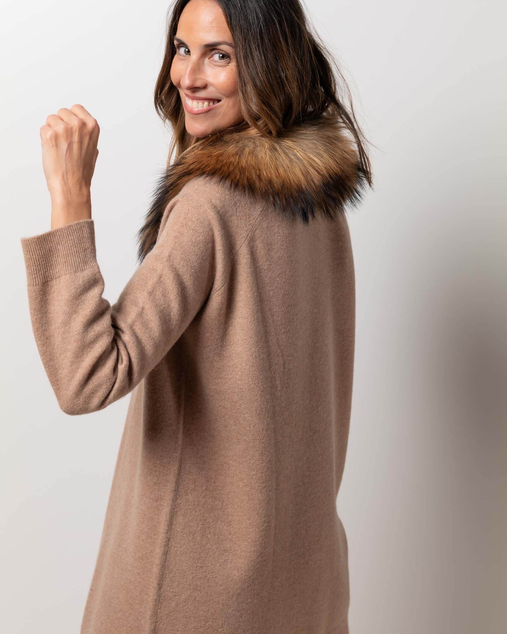 VESTIDO CARDIGAN MINI CASHMERE BLACK ROCK CAMEL 2