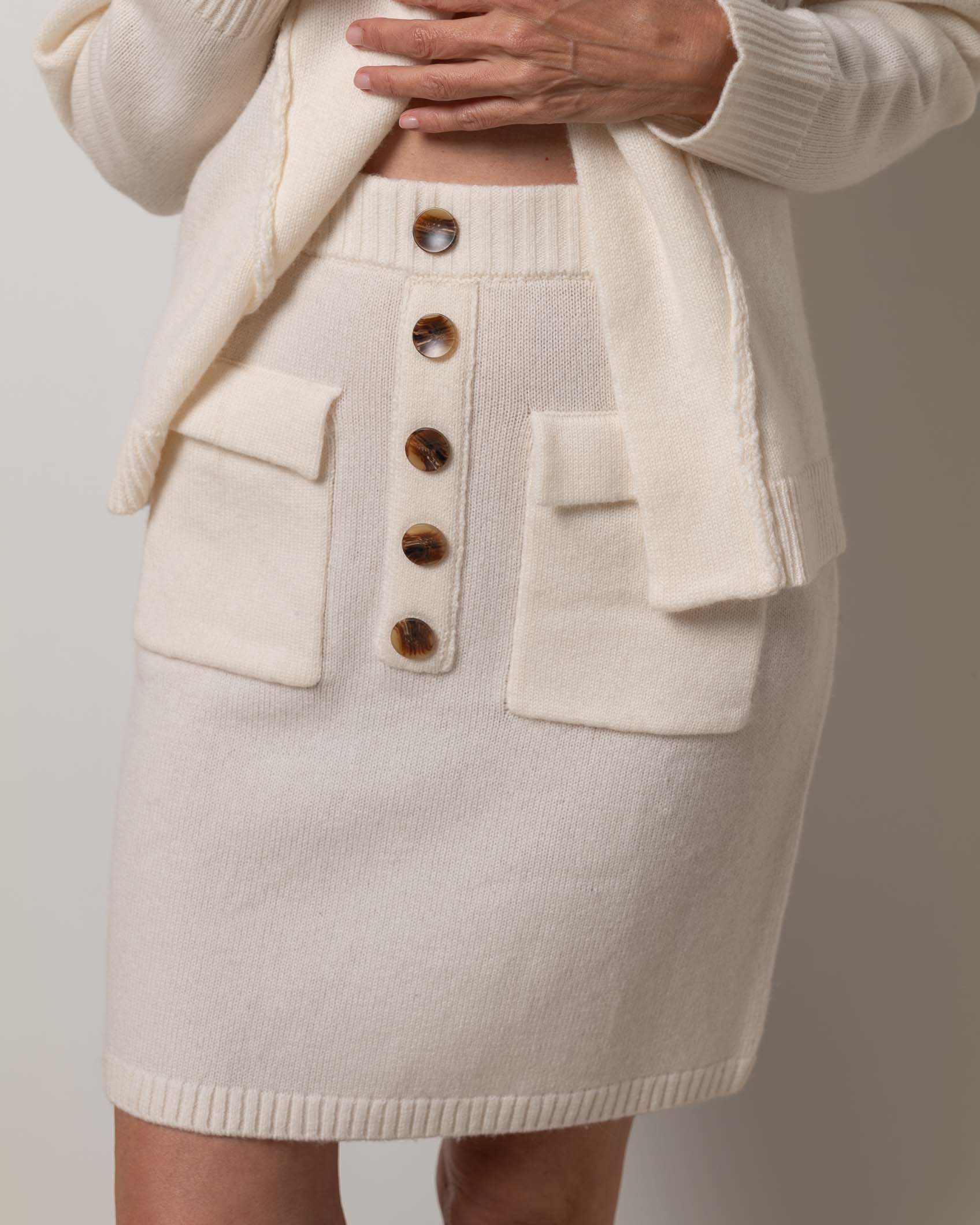 MINI FALDA BOLSILLOS CASHMERE BEIG 4