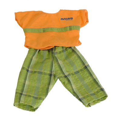 camisa naranja y pantalon verde 38 cm.