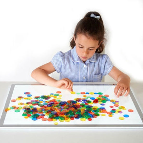 bote de ciruclos translucidos