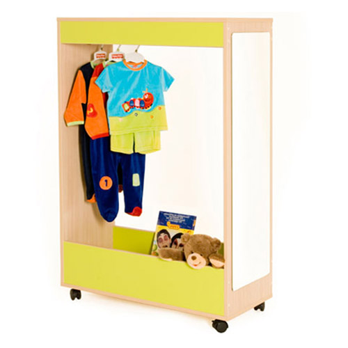 mueble de disfraces abierto