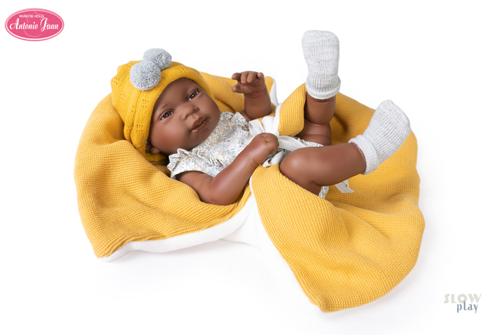 Recién nacido mulato parejita con mantita