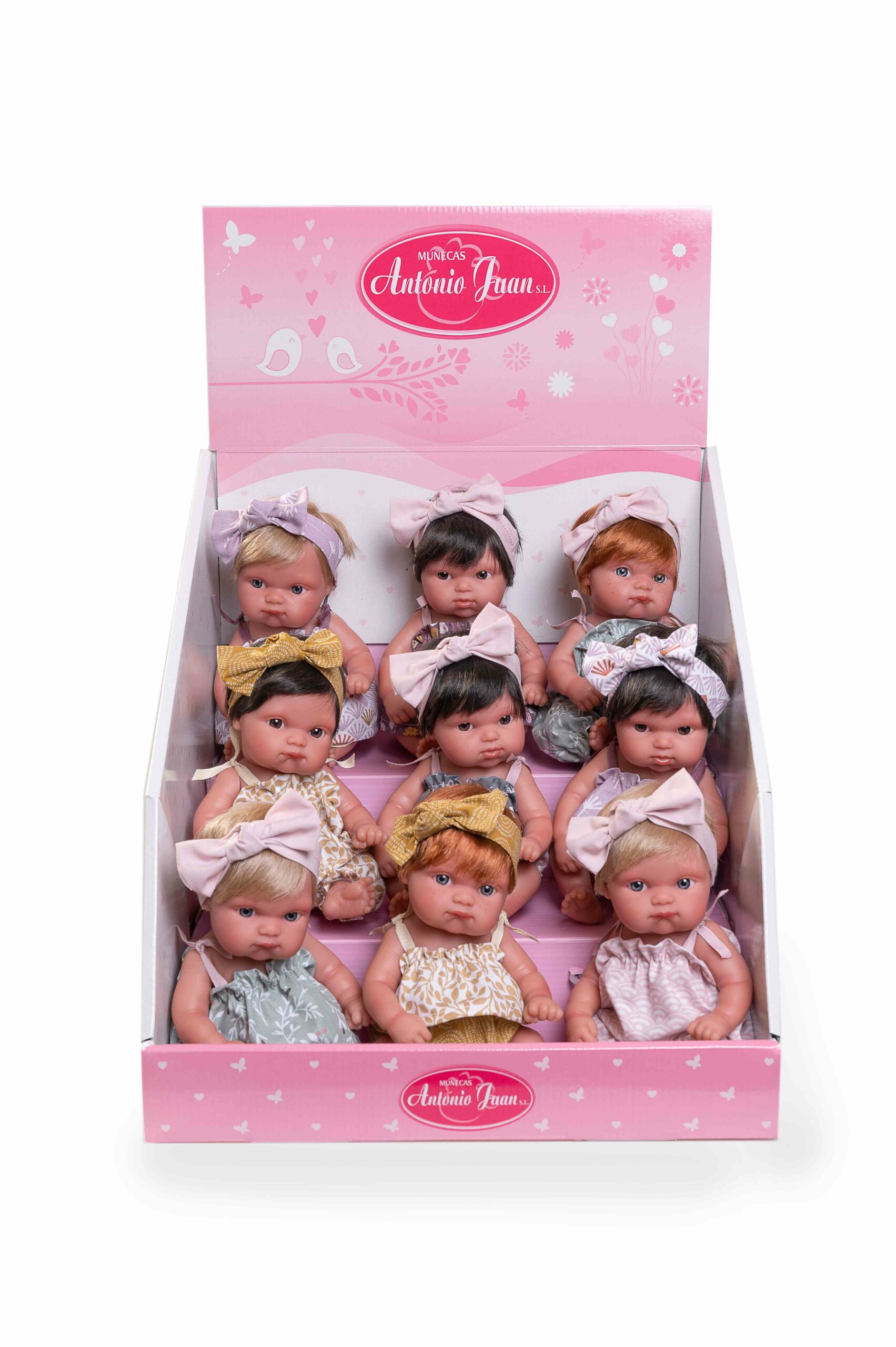 Bebé Mufly en expositor vestidos de colores