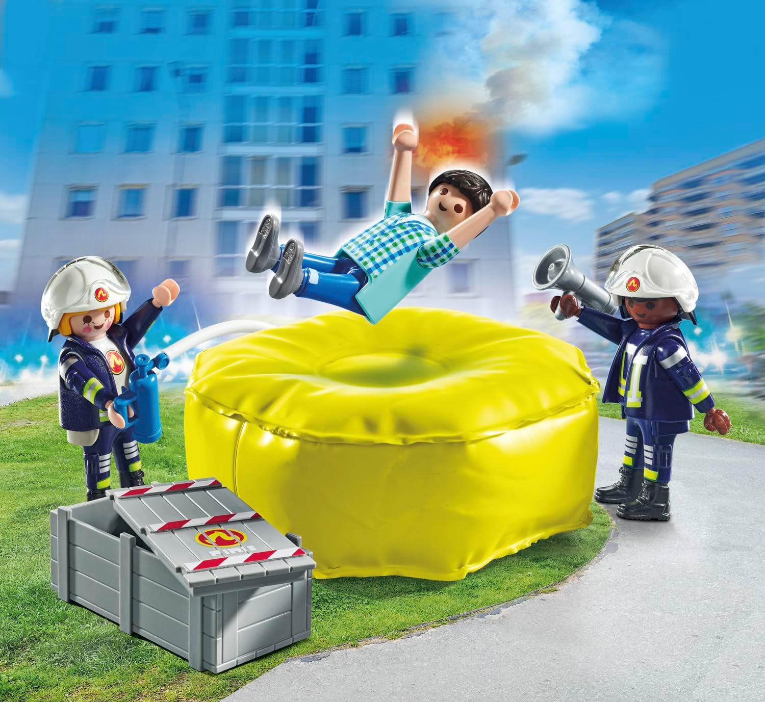 Bomberos con colchoneta