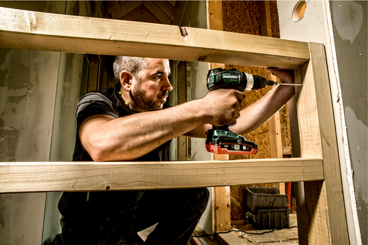 TALADRO PERCUTOR SB 18 LT BL( 18V.4 AH) 5