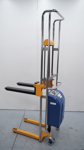 Apilador eléctrico 400 Kg elevación uñas 2.000mm 4