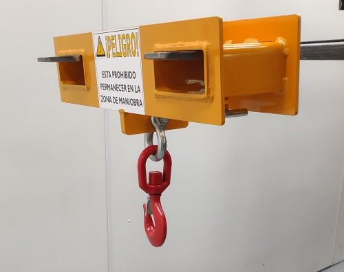 Implemento gancho cargador 1