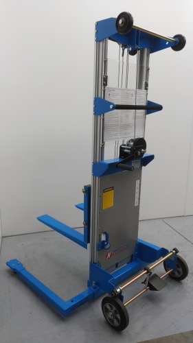 Apilador aluminio eleva a 2.500 mm 4