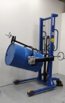 Apilador rotador de bidones con sistema de pesaje ATEX 2GD para Atmósferas Explosivas 1