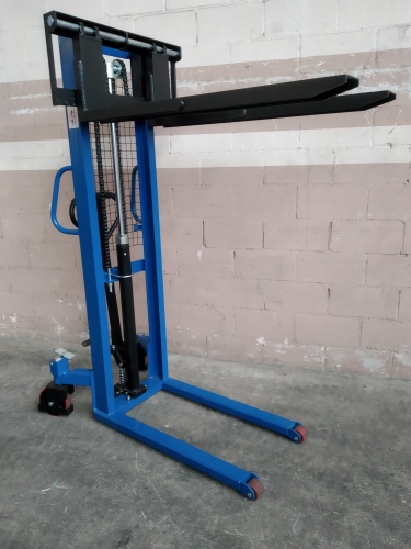 Apilador manual 1.000 Kg a 1.600 mm 5