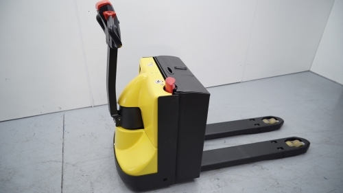 Transpaleta electrónica 2.000 kg 3