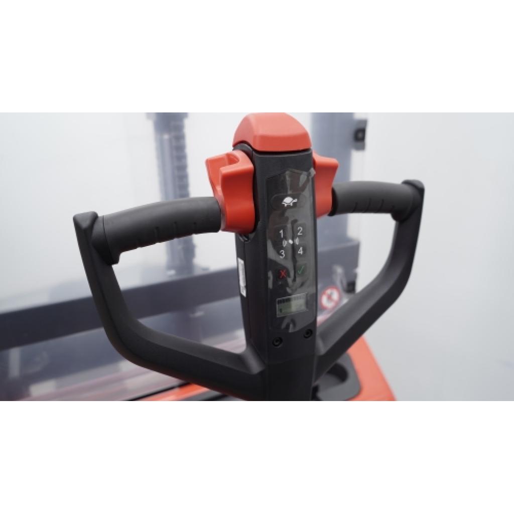 Apilador eleva 1.200 Kg a 3.500 mm 6