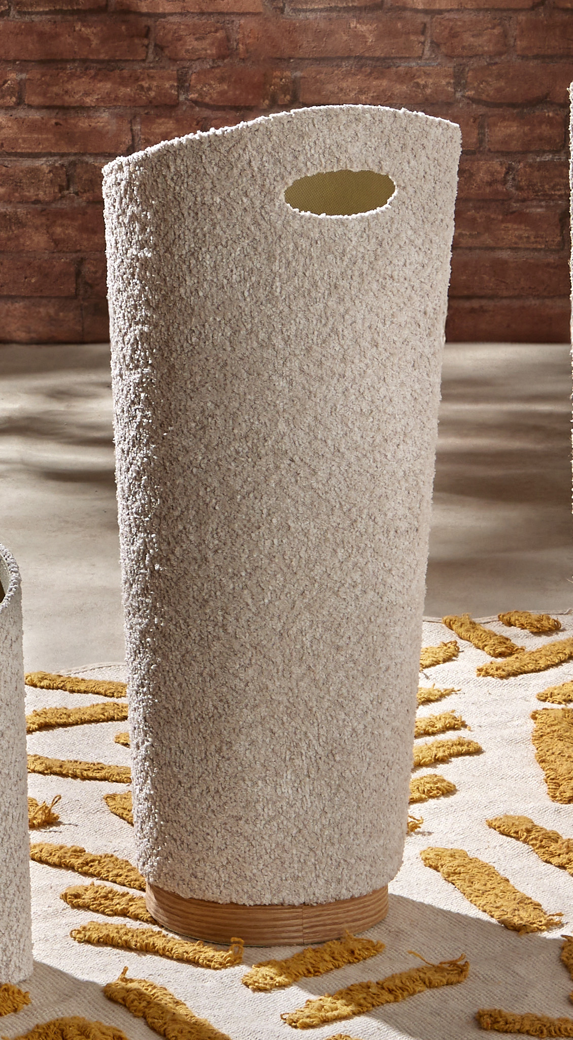 PARAGÃ Â ERO RIZO SUAVE BEIGE Y MADERA 23DX60