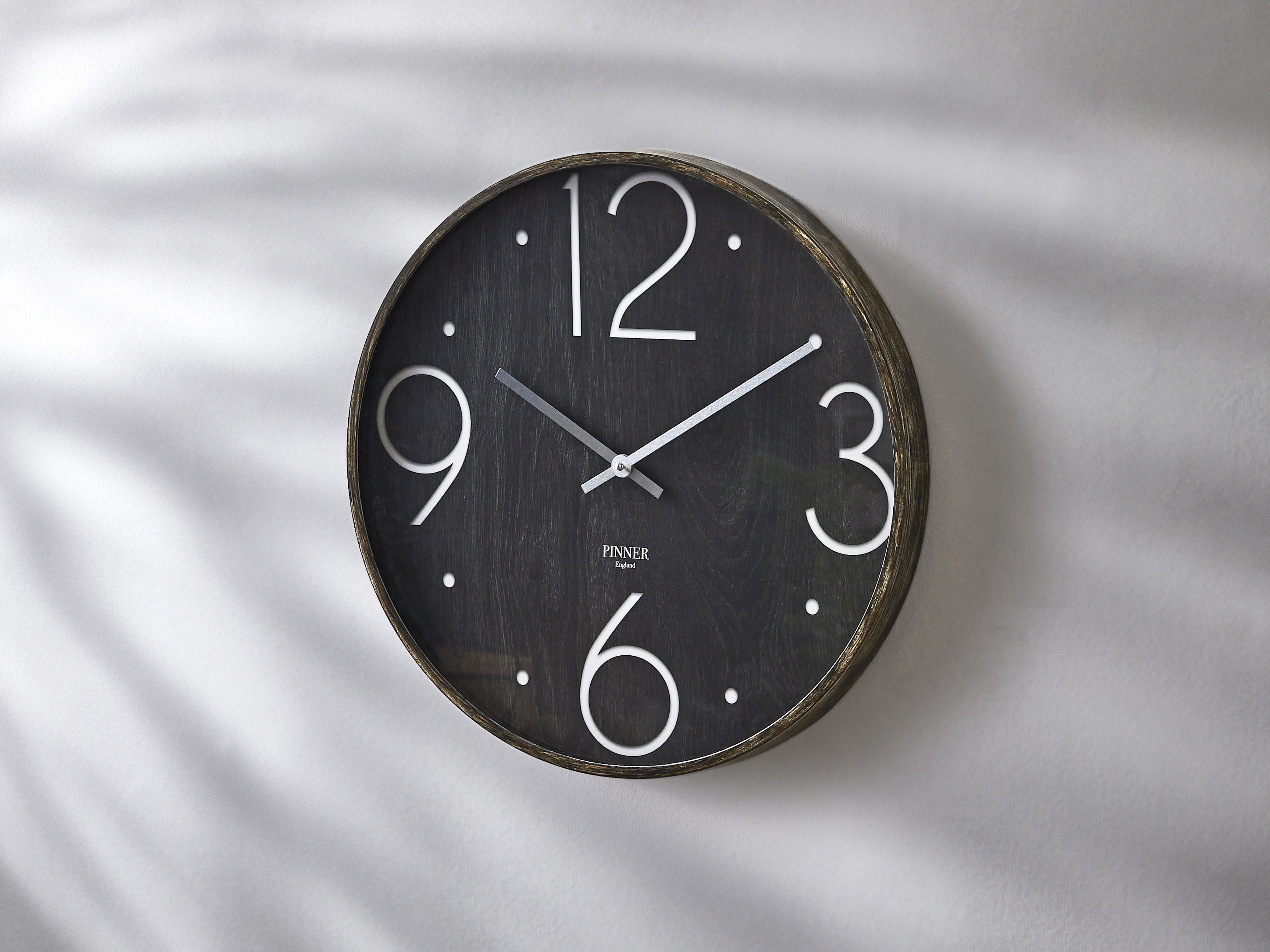RELOJ "PINNER" COLOR MADERA OSC. 50D. CMS.