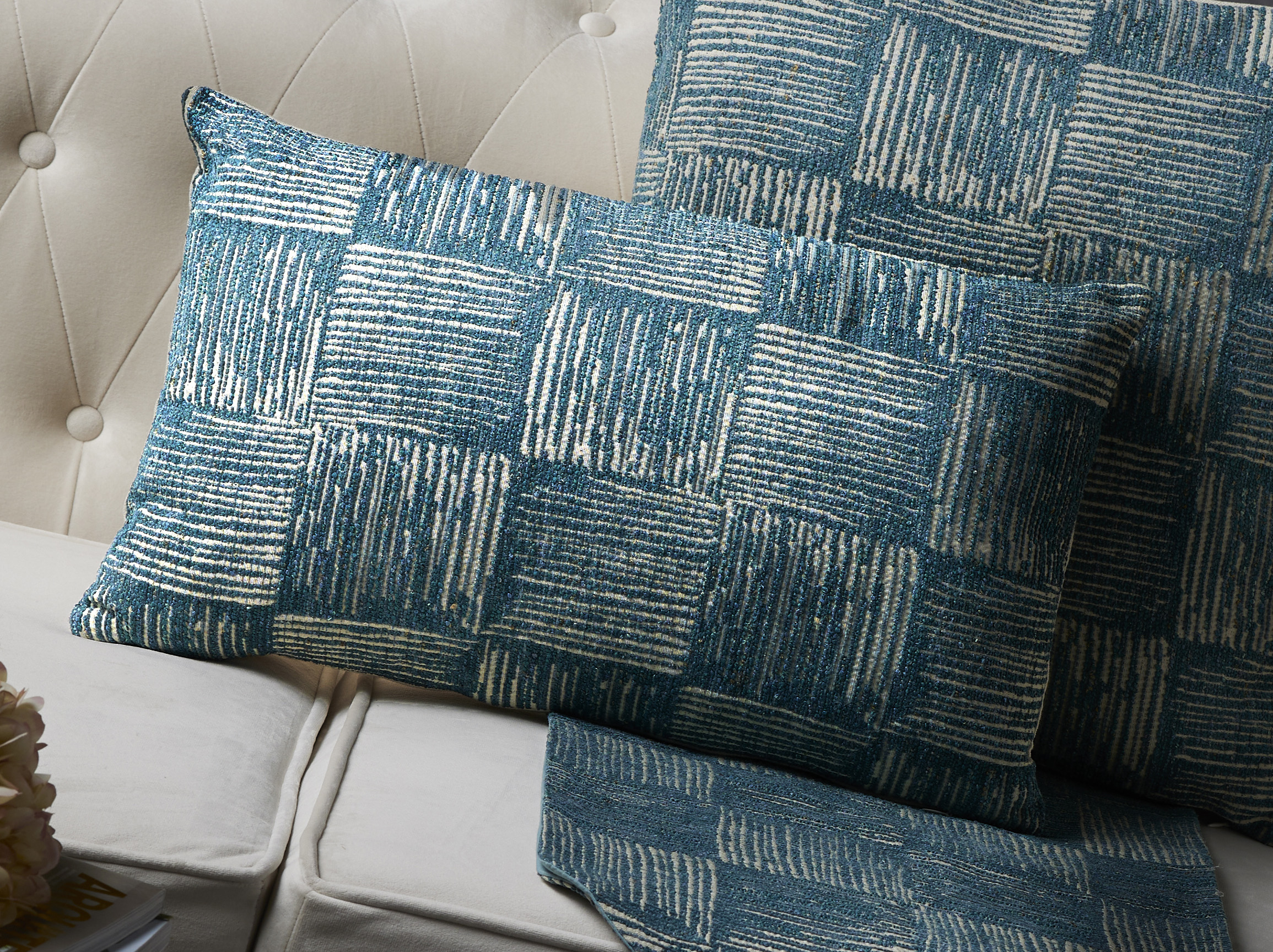 COJIN TEXTURA RAYAS AZUL 30X50 CMS.