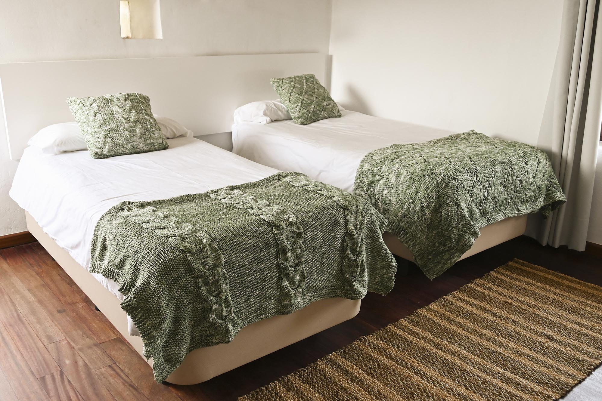 COJIN ALGODON POLIESTER 45X10X45 780 GR ROMBOS 2