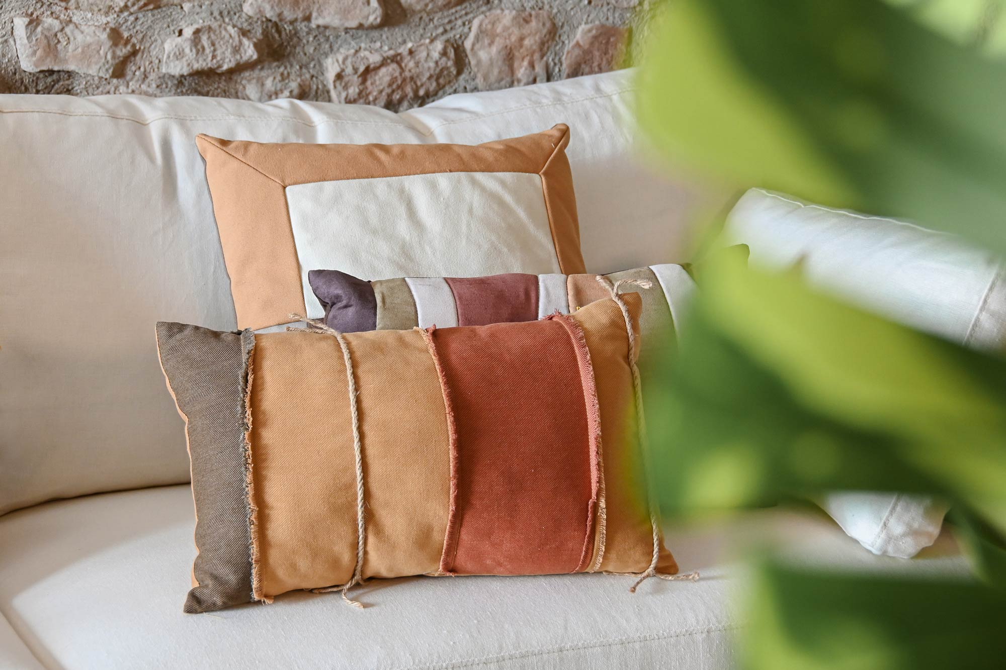 COJIN ALGODON 50X30 380 GR, PATCHWORK MARRON 2