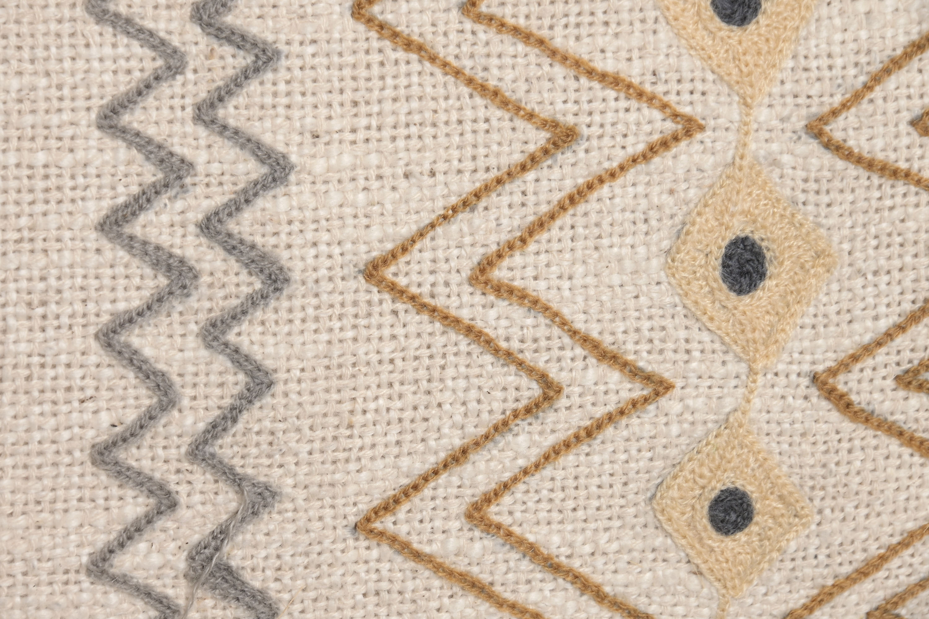 COJIN ALGODON 60X40 575 GR. IKAT BORDADO CRUDO 3