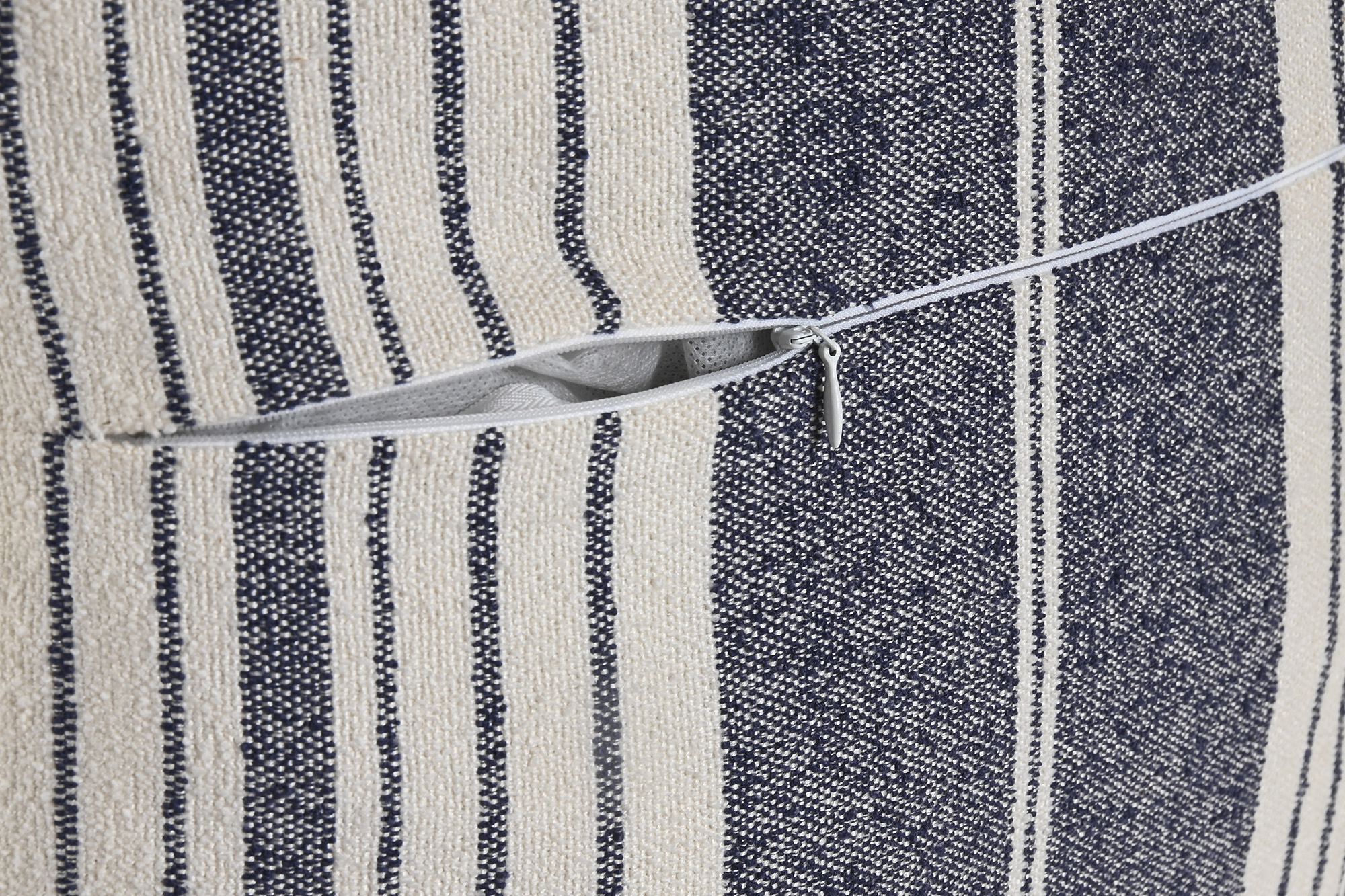 COJIN POLIESTER 45X45 420 GRS FLECOS BLANCO 3