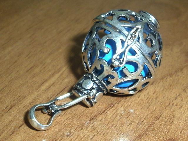 Llamador de Angeles calado en Plata de ley bola azul 22 Mm. 1