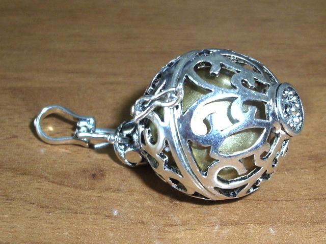 Llamador Angeles en Plata vieja bola dorada 22 Mm.