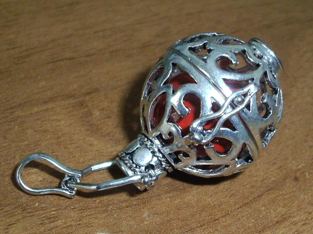 Llamador Angel en Plata de Ley con bola roja 22 Mm.