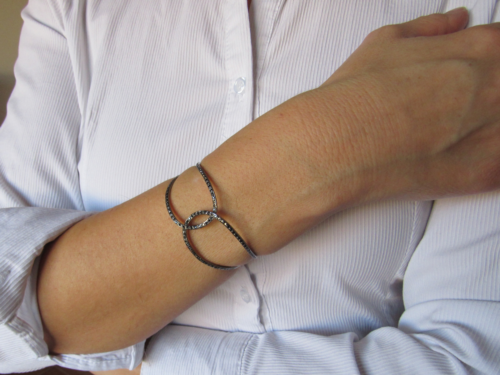 Pulsera Brazalete de Plata y Rutenio Lazo con Circonitas negras 3