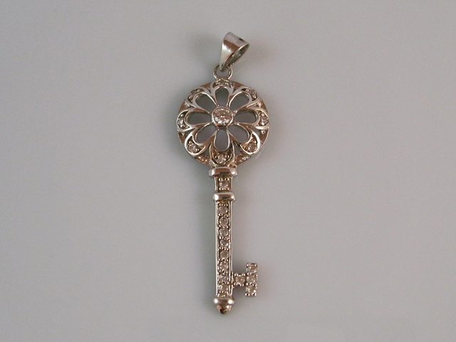 Llave de Plata de ley con Circonitas blancas