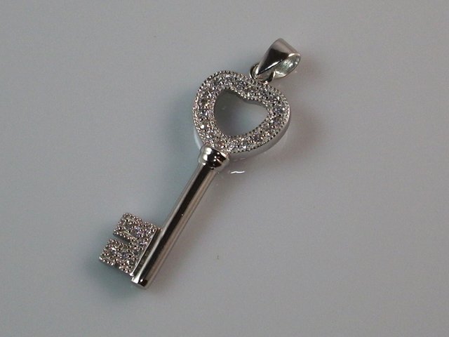 Llave corazón de Plata de ley rodiada con Circonitas
