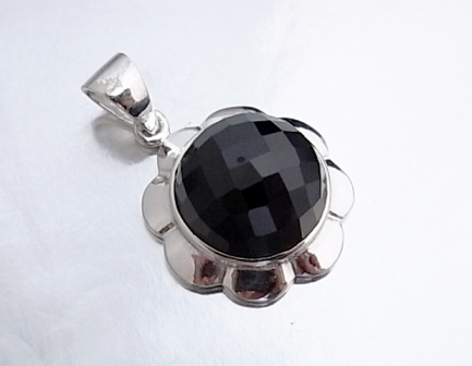 Colgante de Plata Margarita con Onix facetado