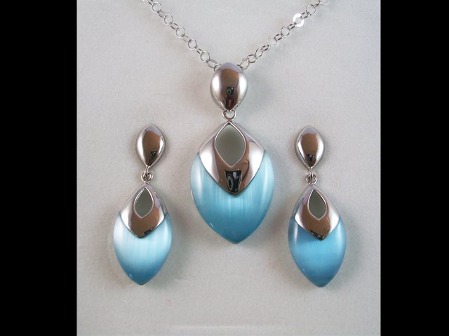 Pendientes de Plata de Ley rodiada con Ojo de Gato Azul claro