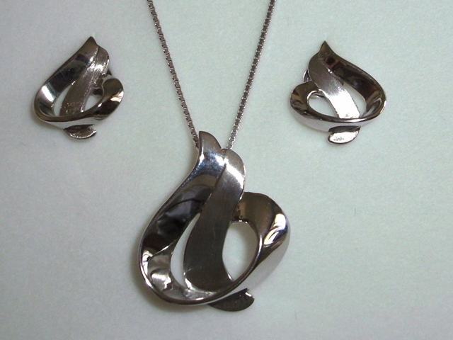 Conjunto Plata Rh satinada Pendientes y Colgante