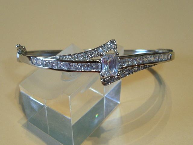 Brazalete de Plata de ley Rodiada con Circonitas