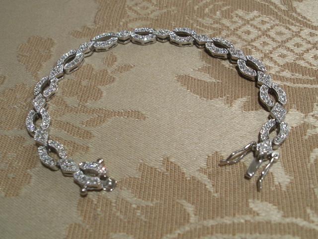 Pulsera en Plata de Ley rodiada con Circonitas blancas